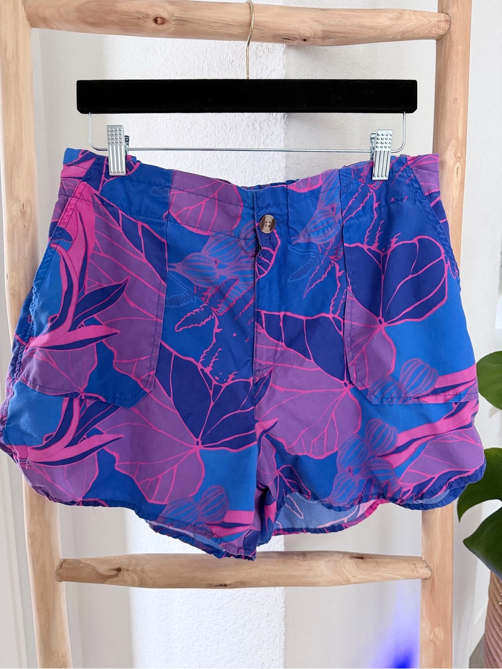 Paradise Now zippered shorts size XL